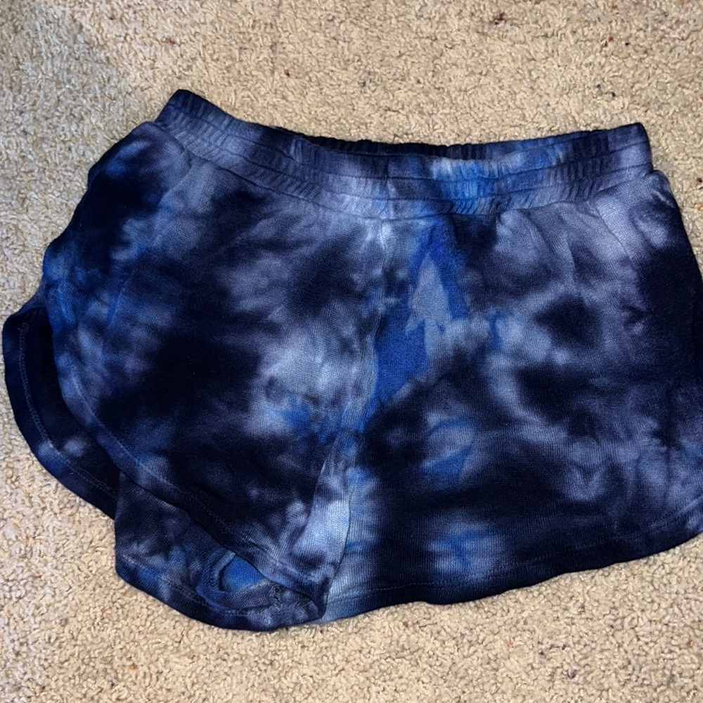 Taylor rose tye dye shorts can fit a women’s large